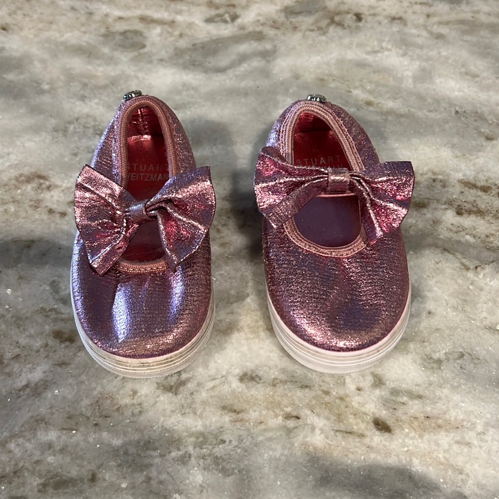 Stuart weitzman metallic pink bow baby shoes. Size: 6-12 months